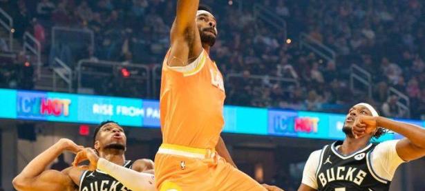 MK SPORTS-字母哥爆冷击败美国队，赛况扑朔迷离引爆全场！的简单介绍