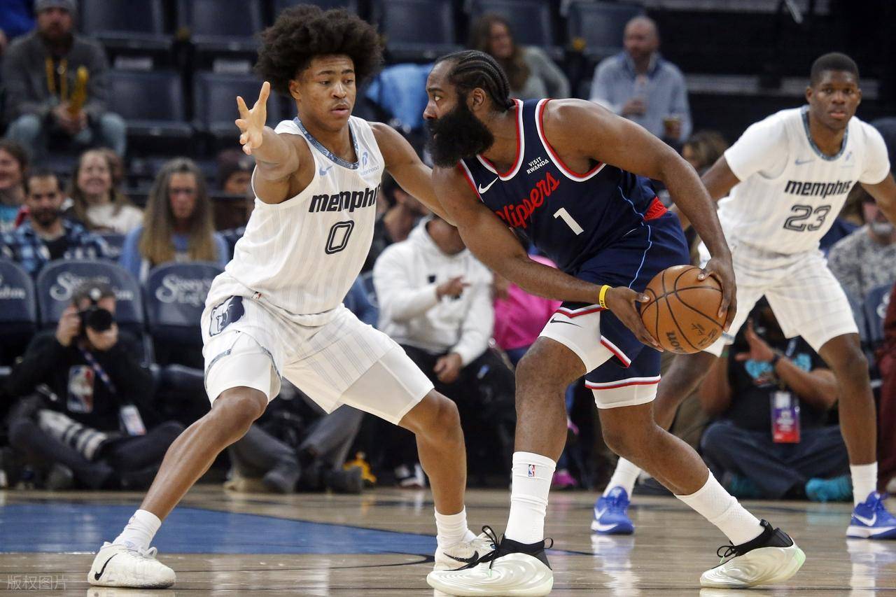 欧篮联赛程吃紧，洛杉矶快船加时末段临场应变，更衣室稳定，训练强度明显提升(欧洲篮球联赛直播在线观看)