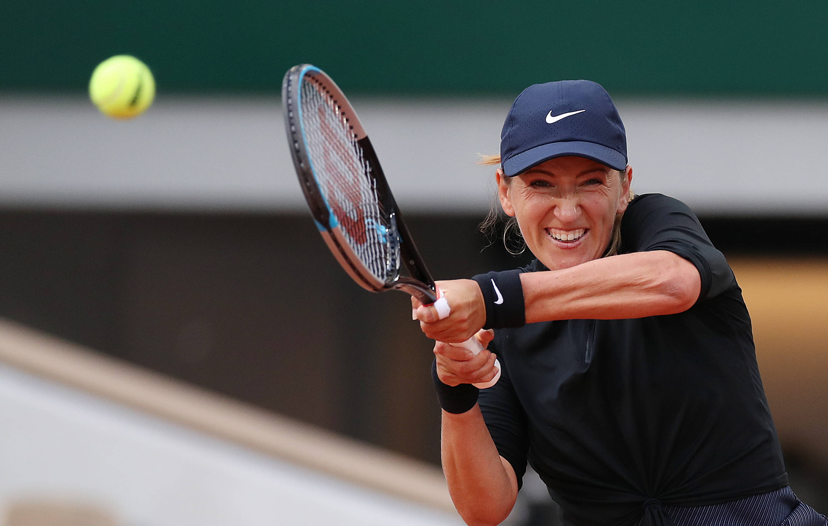 阿扎伦卡回归赛场，回归赛场首场状态亮眼，G2观众沸腾！的简单介绍