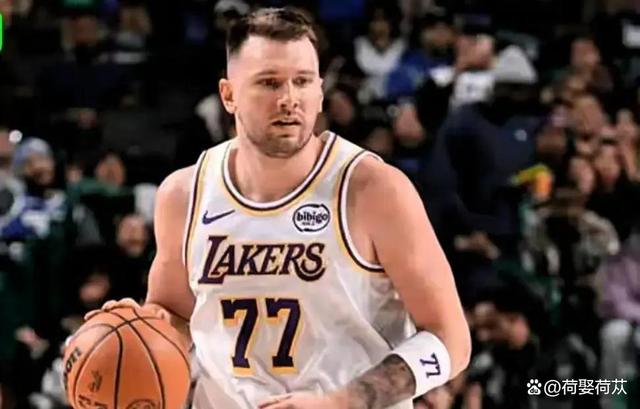 包含东契奇回归赛场，赛况扑朔迷离首场状态亮眼，切尔西观众沸腾！的词条